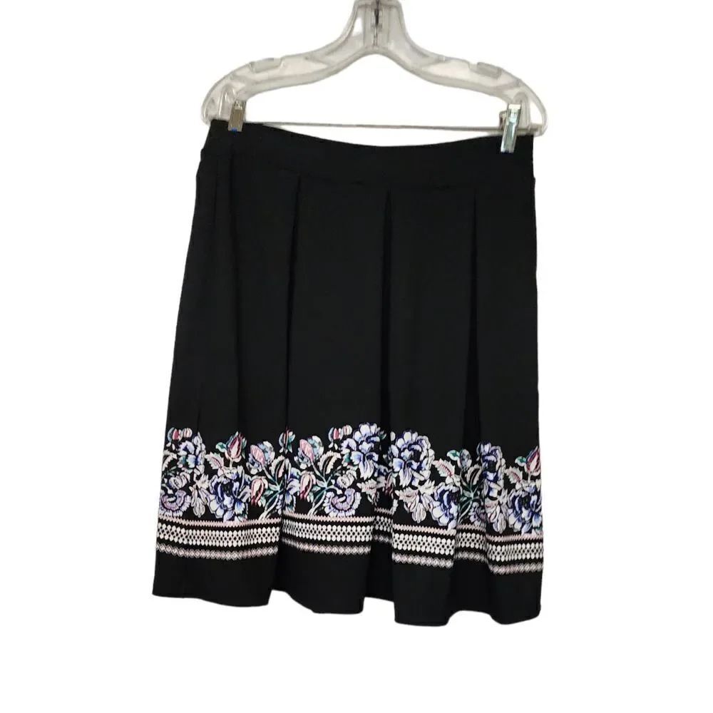 East 1946 A-line Pleated Floral Accent Skirt Size Medium